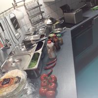 Bild zeigt Salatbuffet in der Küche
